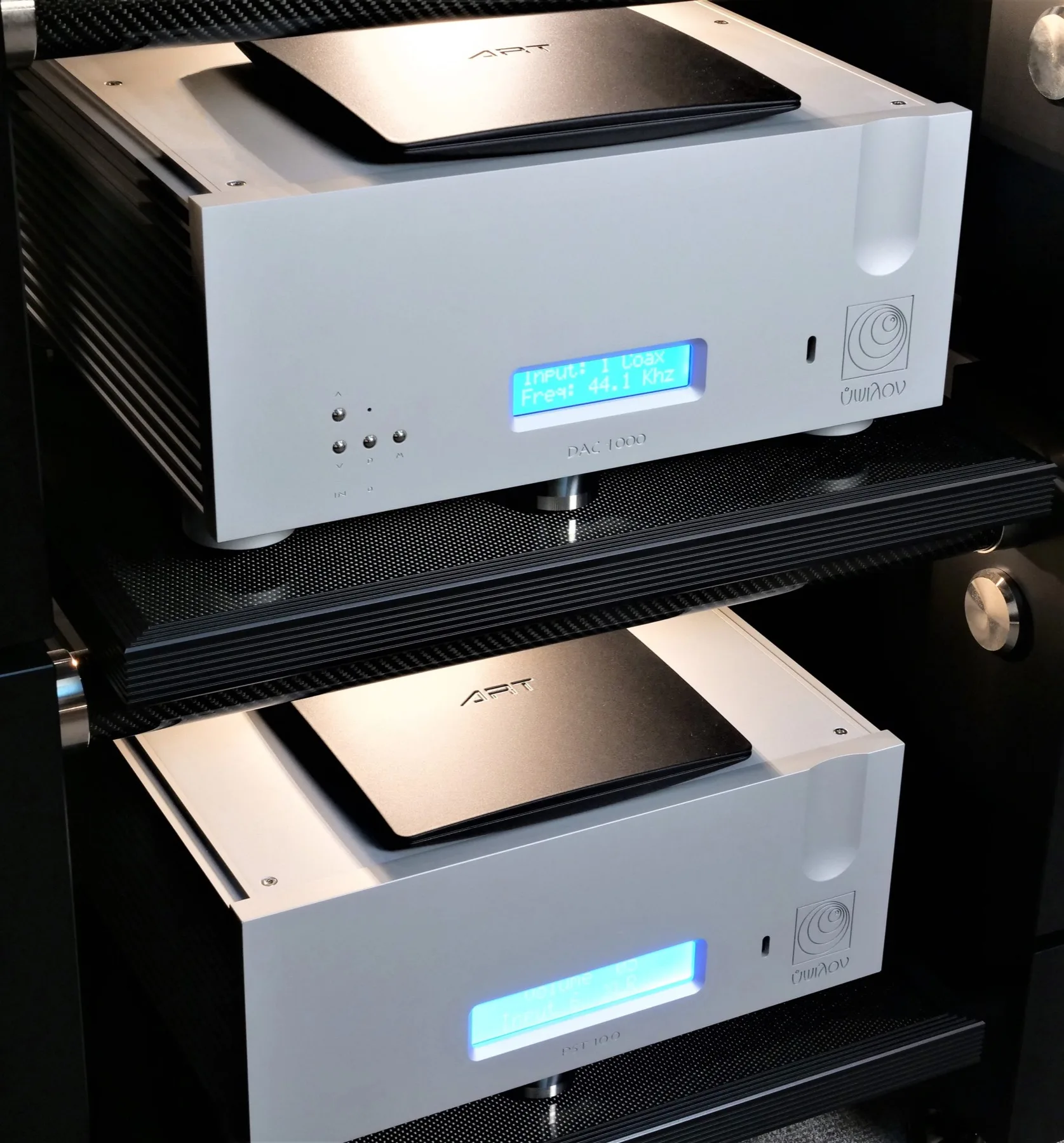 ART 6XS platform positioned with a high-end audio component